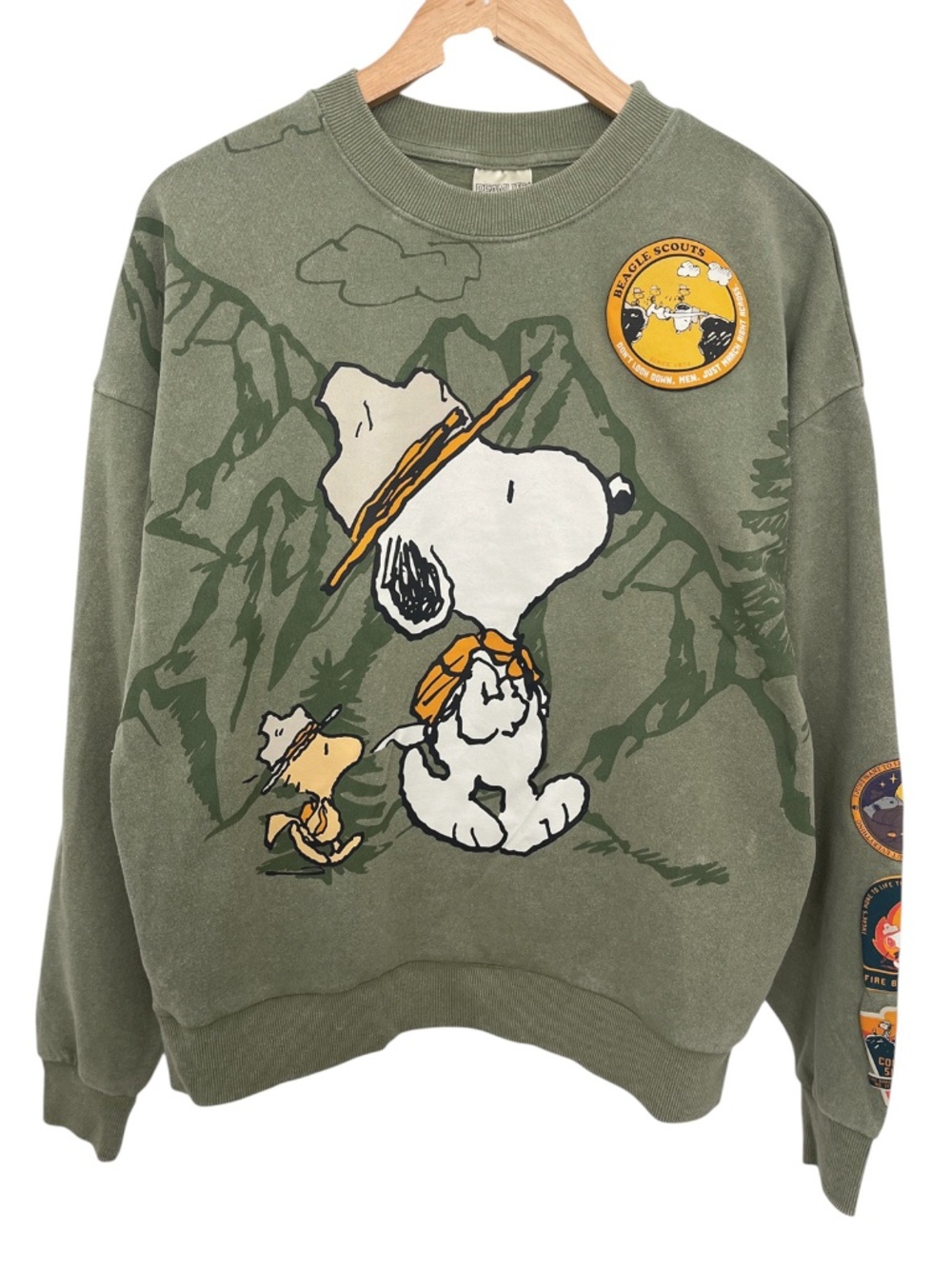 Peanuts Snoopy Women’s Sweatshirt Beagle Scouts Graphic NWT Small - Picture 1 of 14